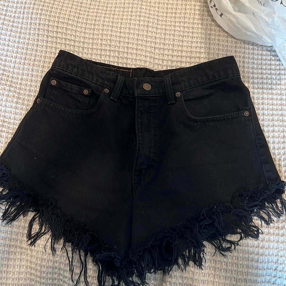 Levi distressed shorts